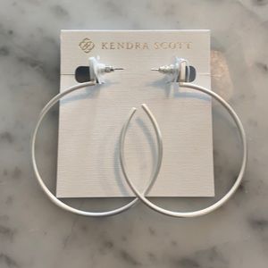 Never worn Pepper Hoops Kendra Scott earrings.
